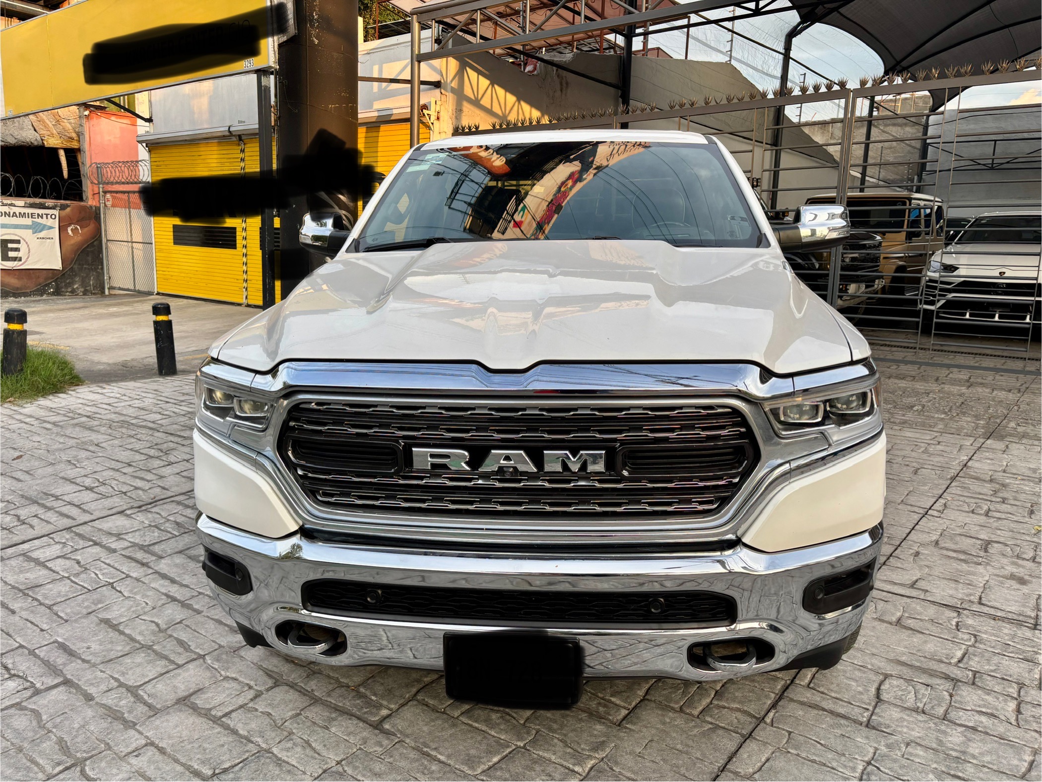 Dodge RAM 2022 1500 MILD HIBRID LIMITED Automático Blanco