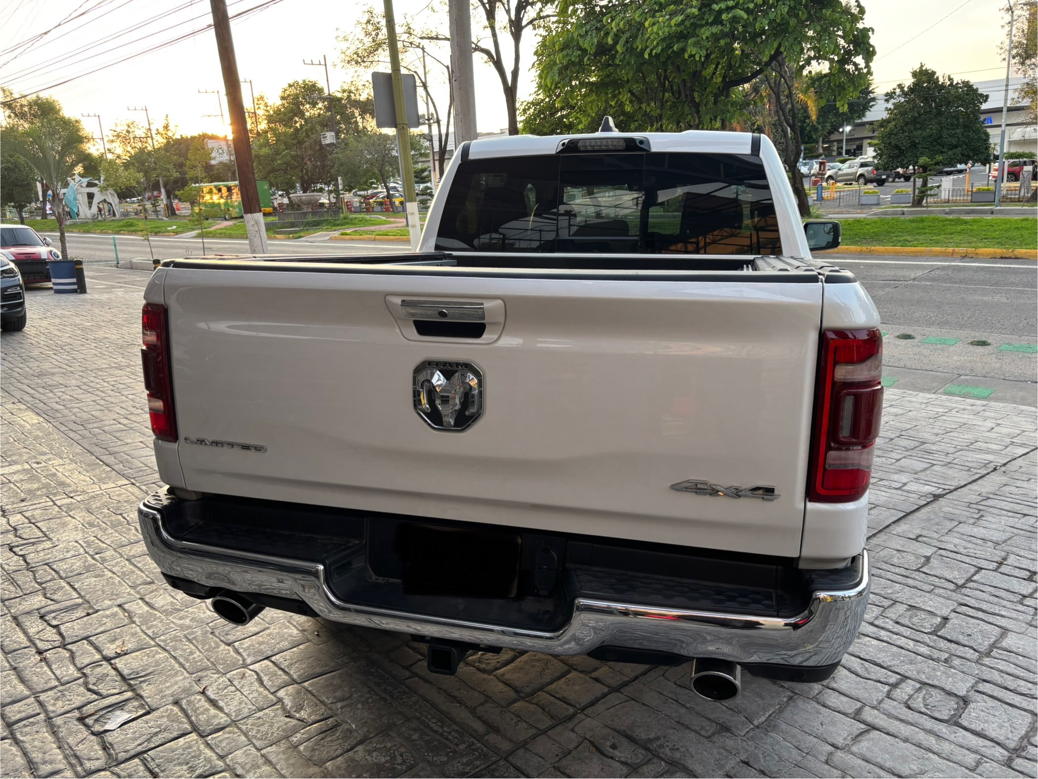 Dodge RAM 2022 1500 MILD HIBRID LIMITED Automático Blanco