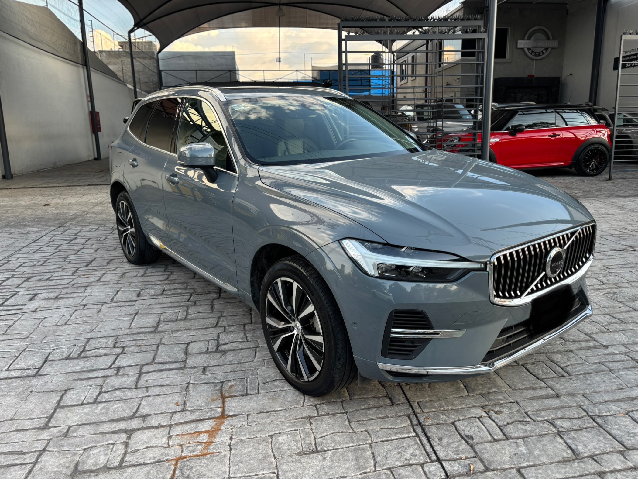 Volvo XC60 2023 T8 ULTIMATE DARK PHEV Automático Gris