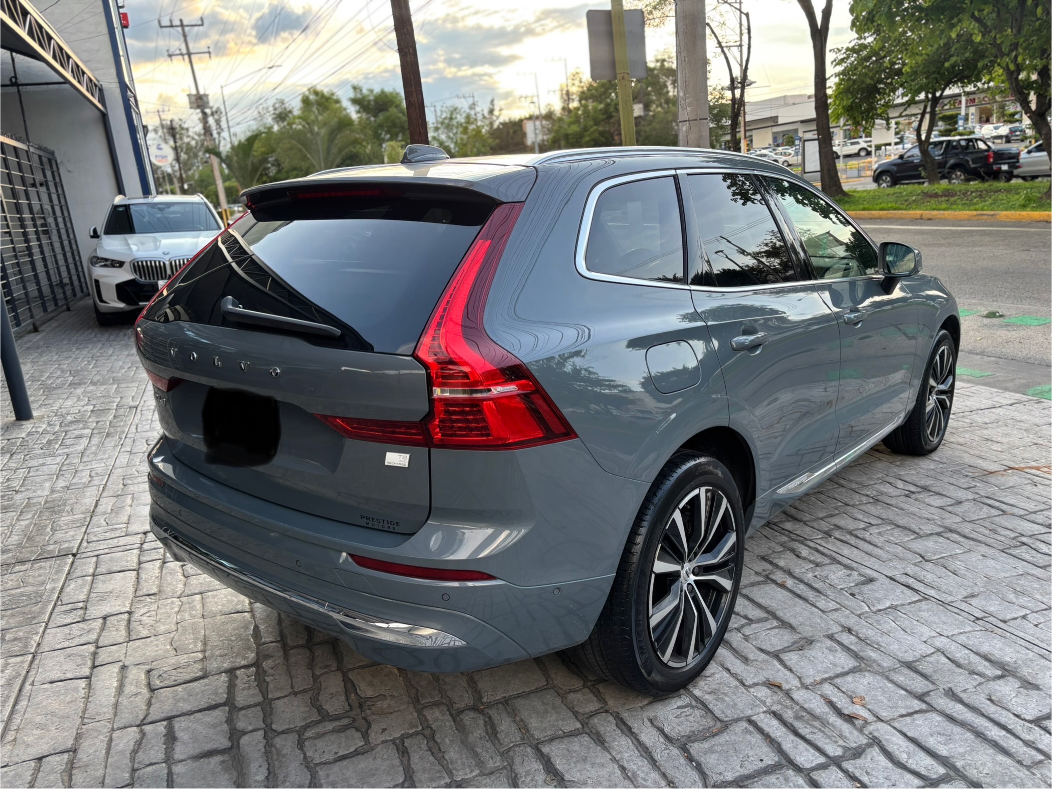 Volvo XC60 2023 T8 ULTIMATE DARK PHEV Automático Gris