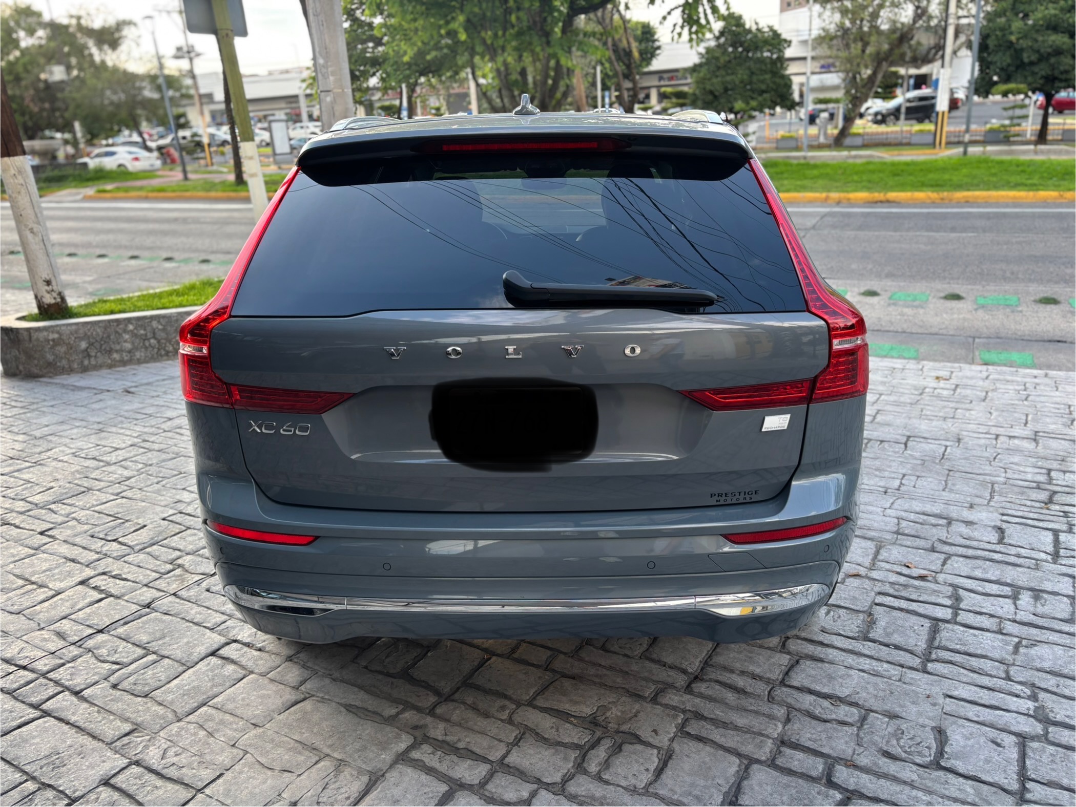 Volvo XC60 2023 T8 ULTIMATE DARK PHEV Automático Gris