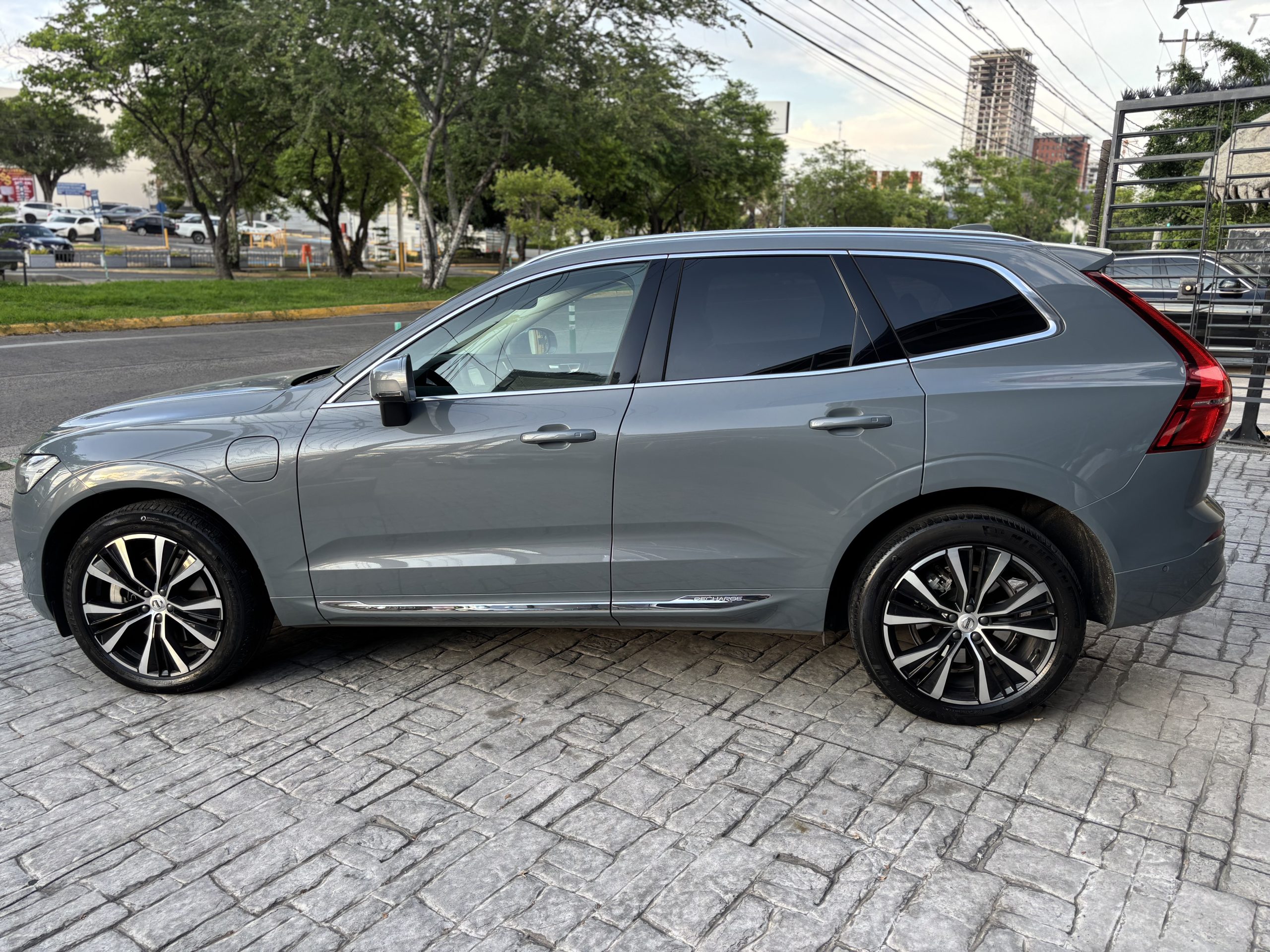 Volvo XC60 2023 T8 ULTIMATE DARK PHEV Automático Gris