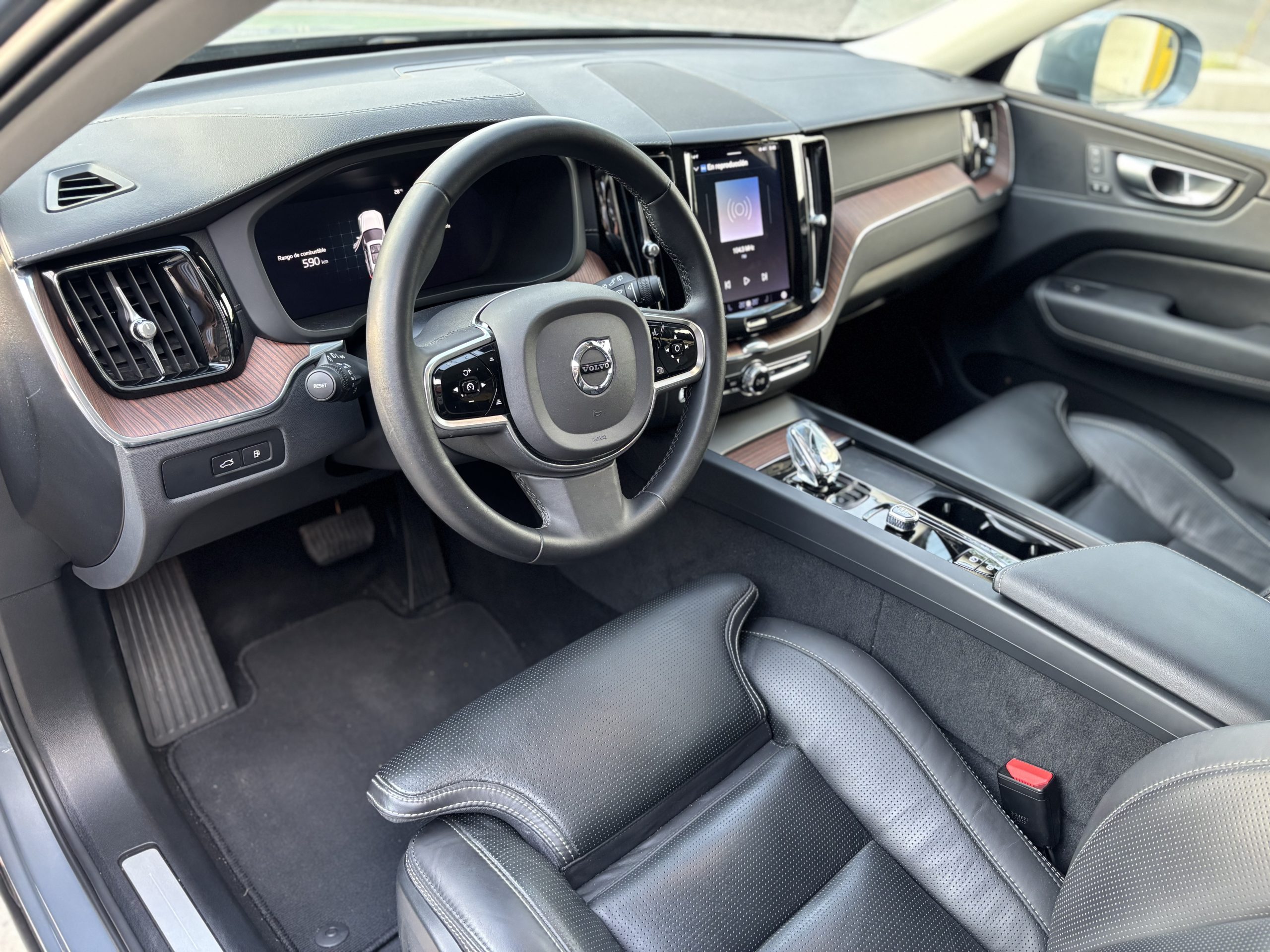 Volvo XC60 2023 T8 ULTIMATE DARK PHEV Automático Gris