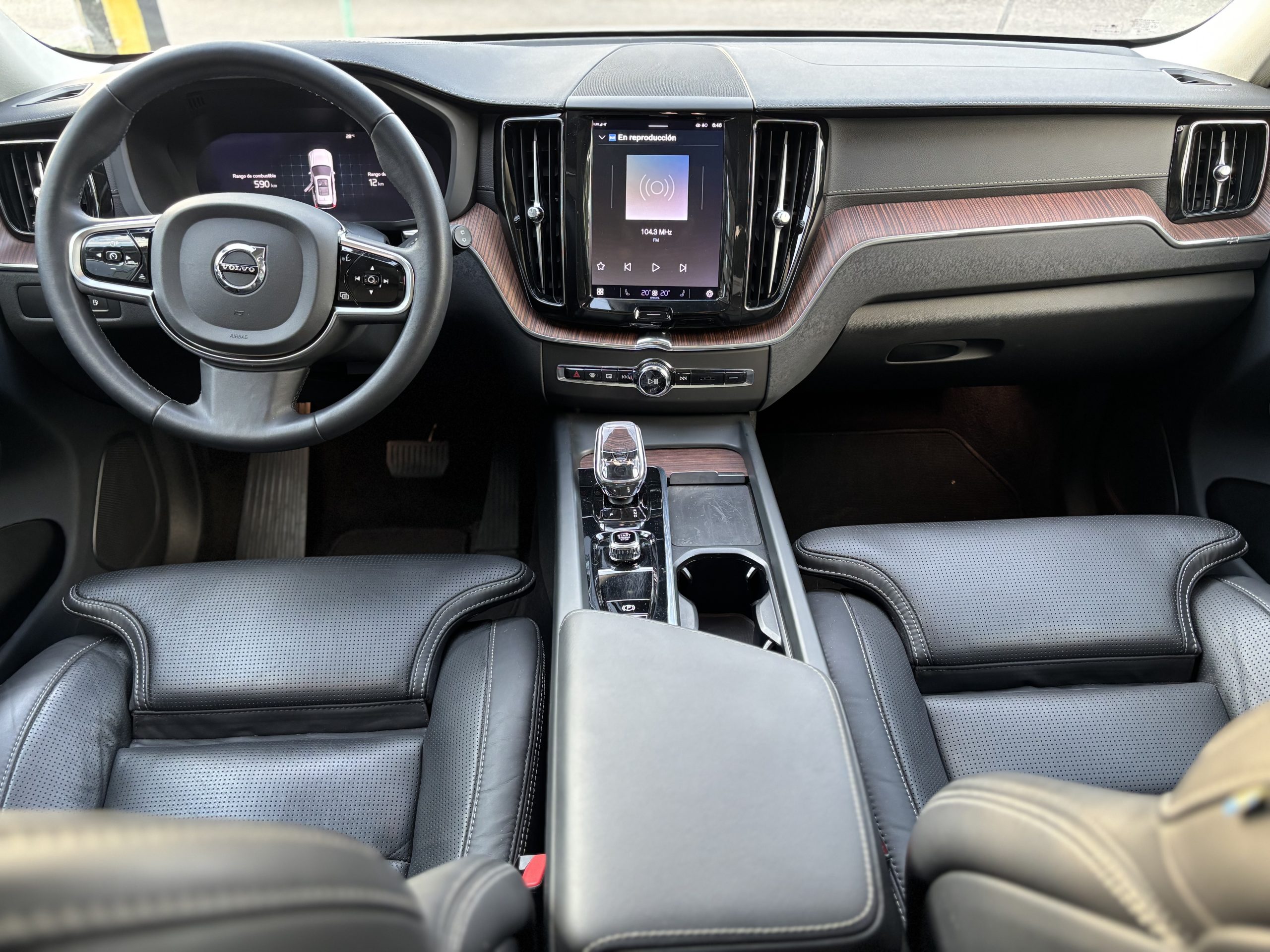 Volvo XC60 2023 T8 ULTIMATE DARK PHEV Automático Gris