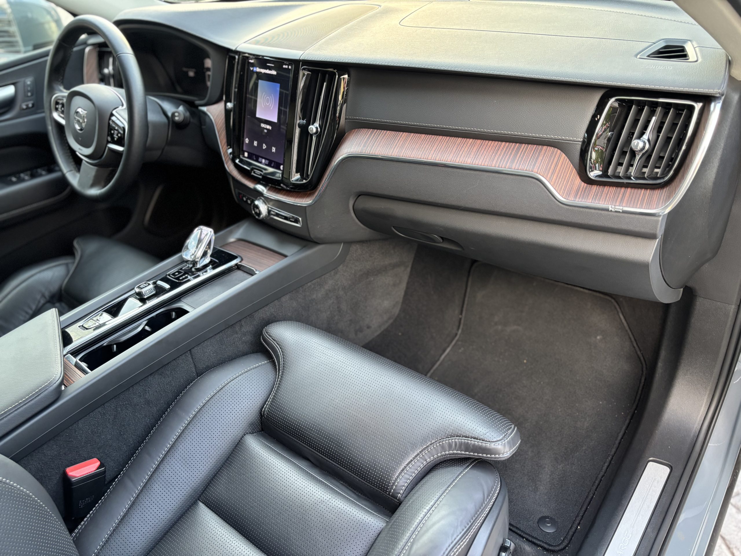 Volvo XC60 2023 T8 ULTIMATE DARK PHEV Automático Gris