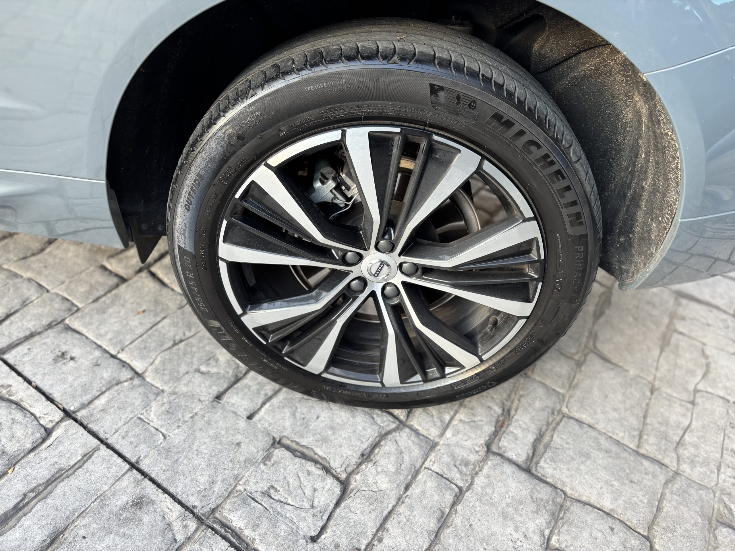 Volvo XC60 2023 T8 ULTIMATE DARK PHEV Automático Gris