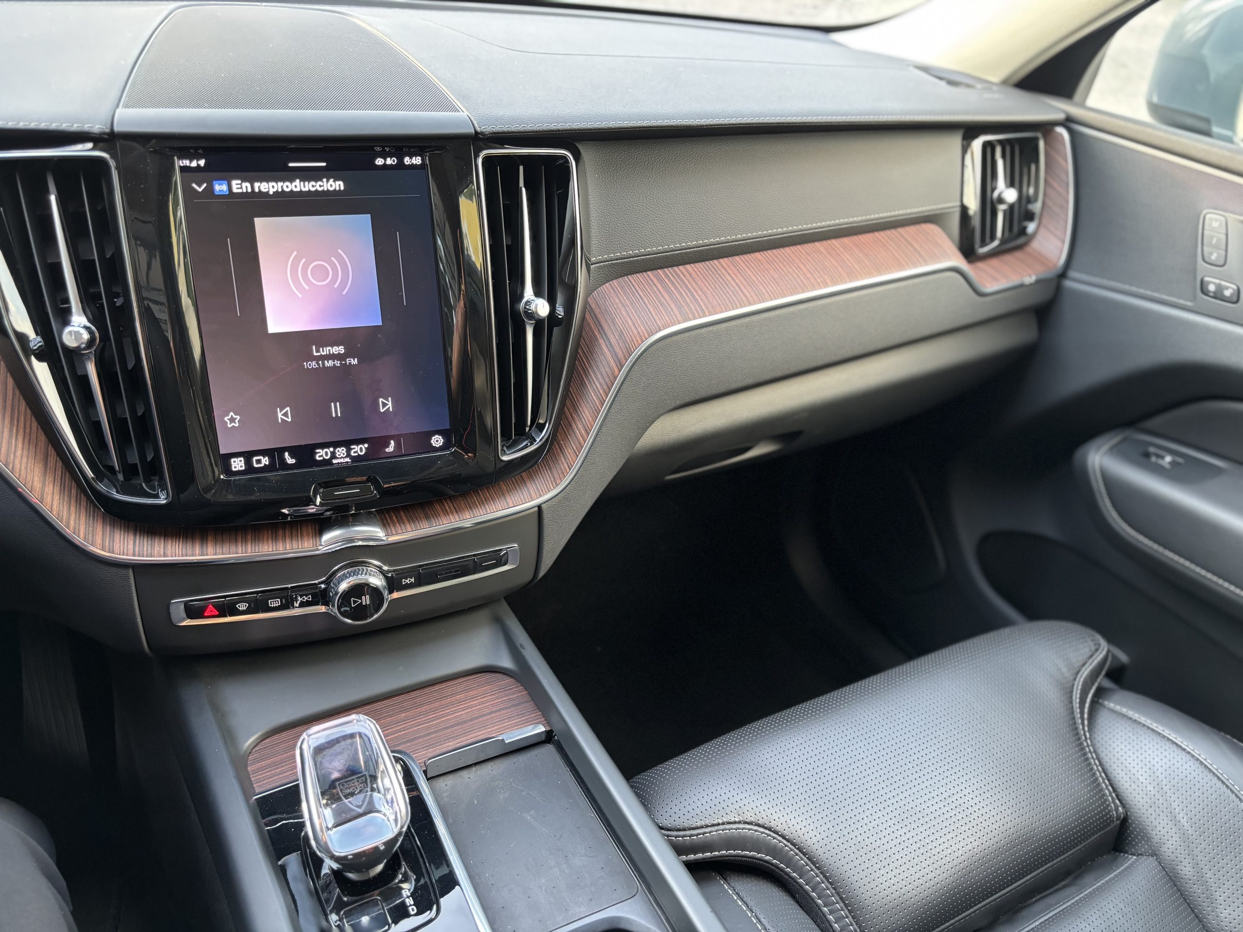 Volvo XC60 2023 T8 ULTIMATE DARK PHEV Automático Gris