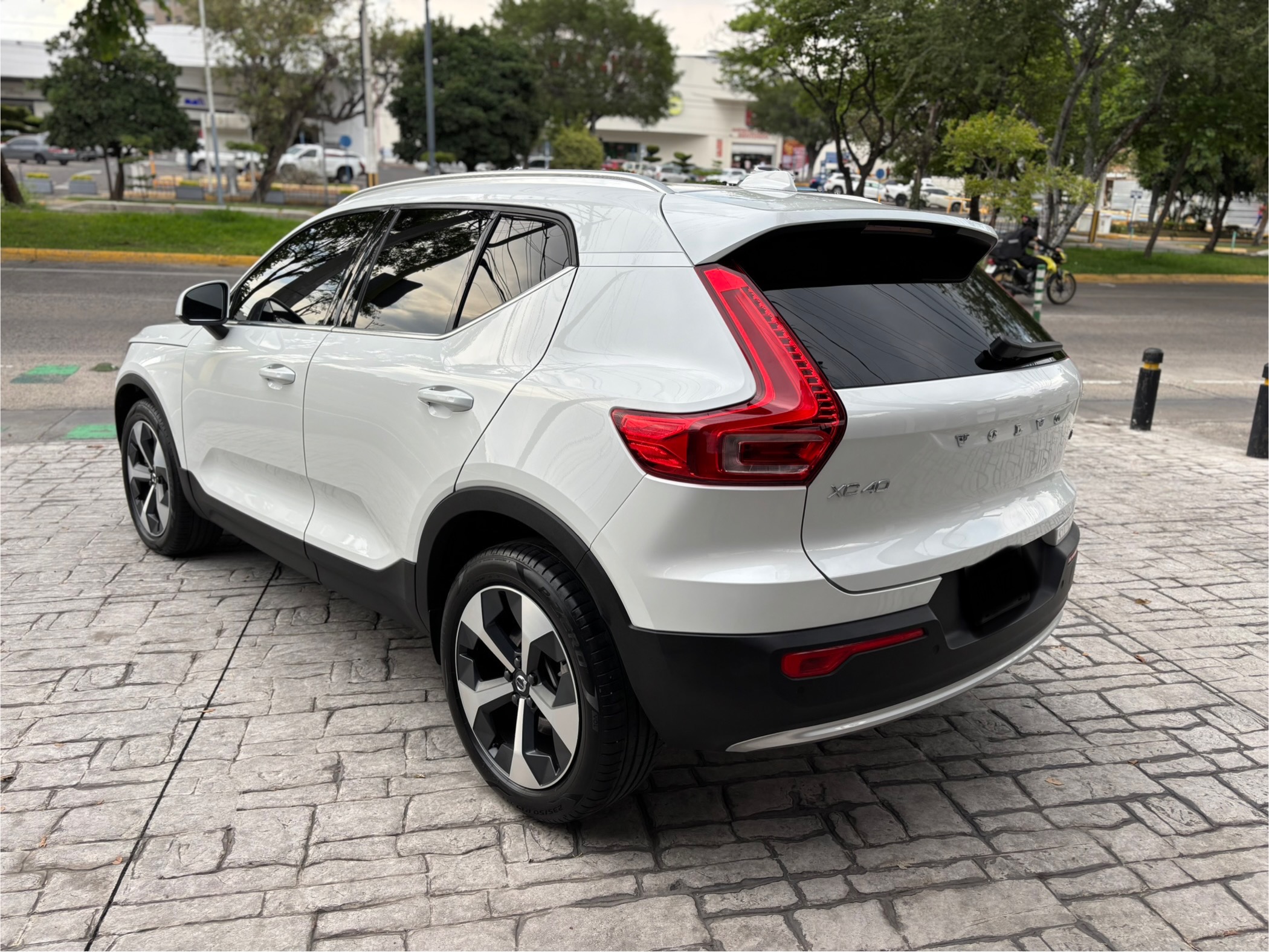 Volvo XC40 2024 ULTIMATE Automático Blanco