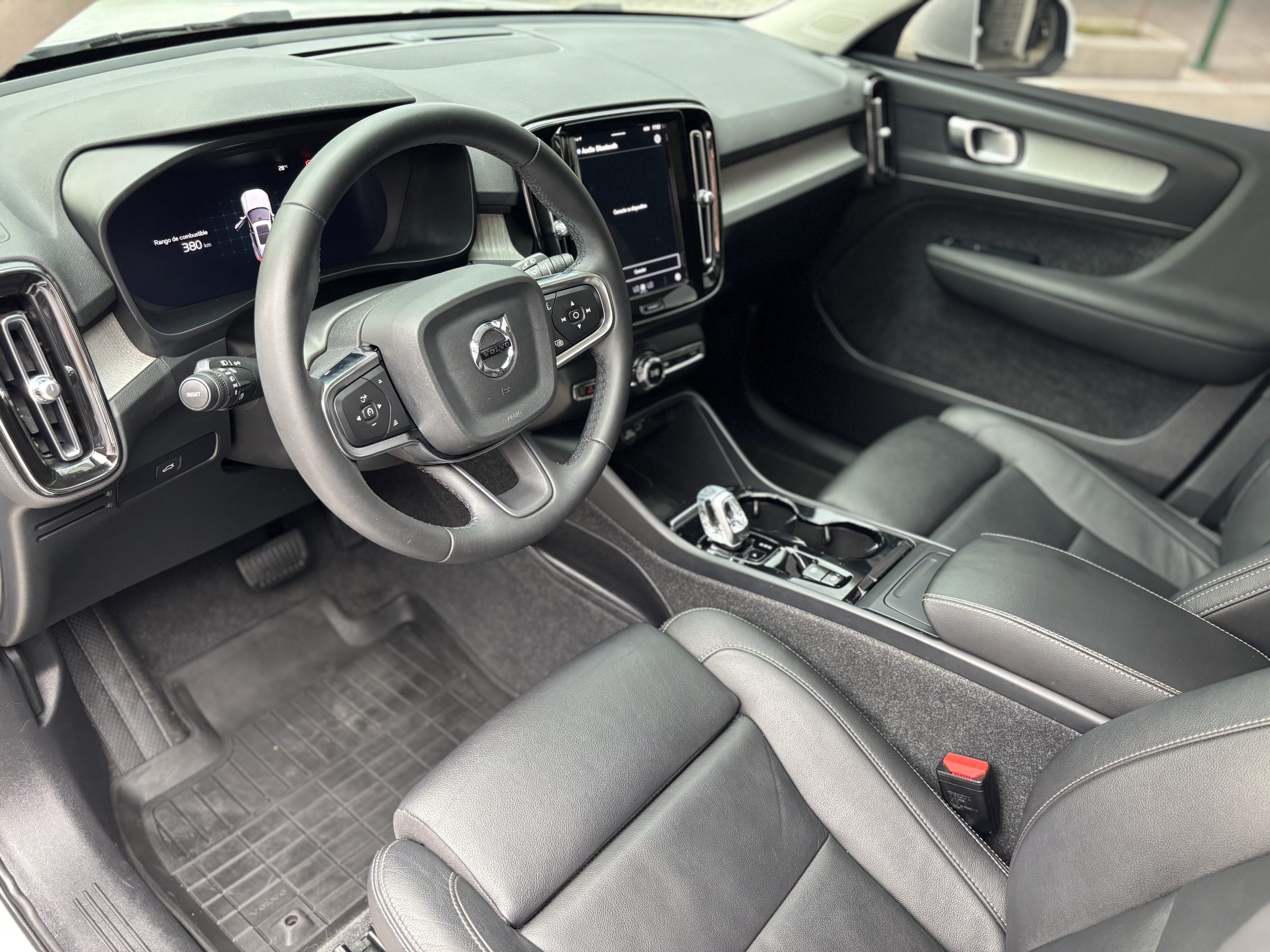 Volvo XC40 2024 ULTIMATE Automático Blanco