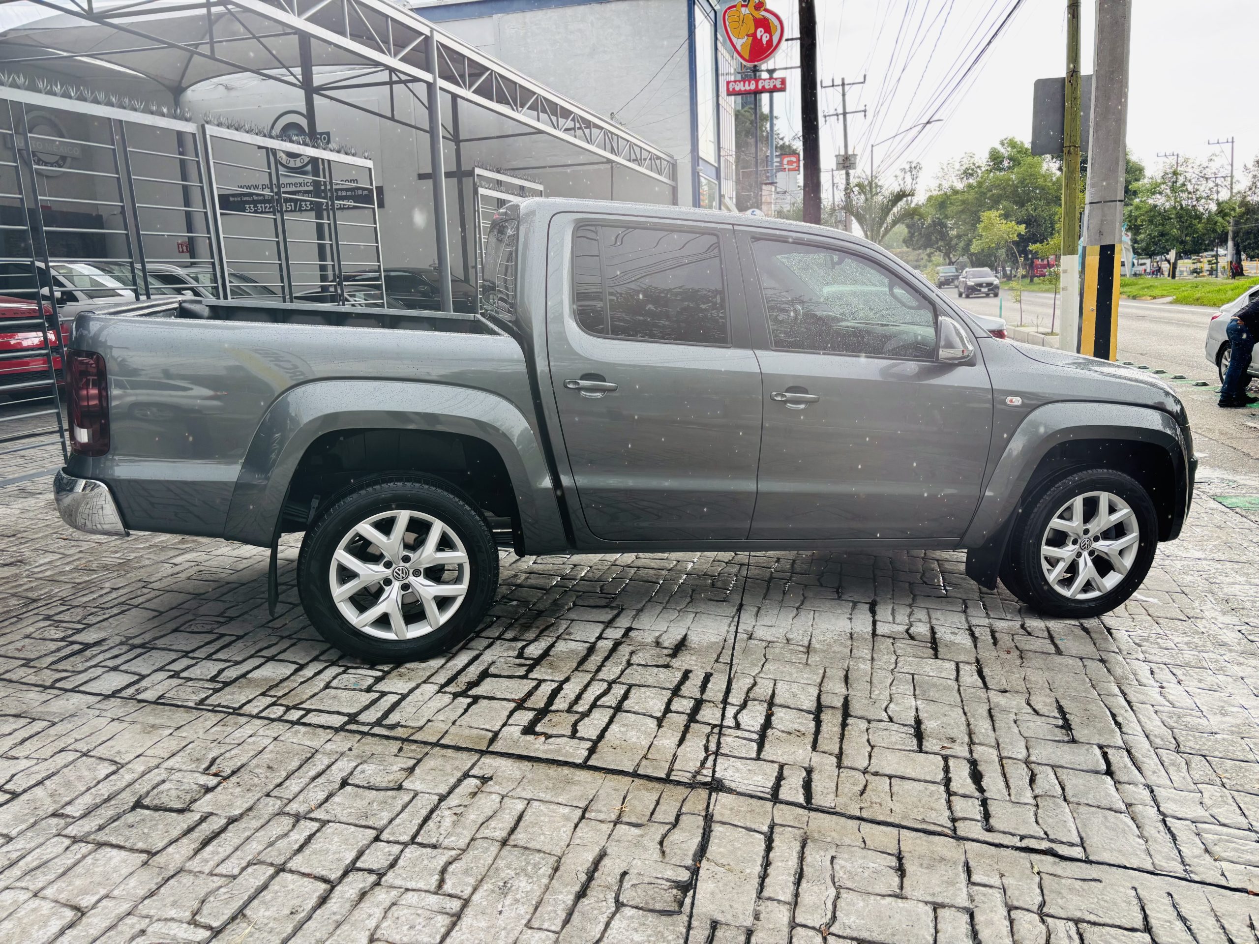 Volkswagen Amarok 2022 HIGHLINE Automático Gris