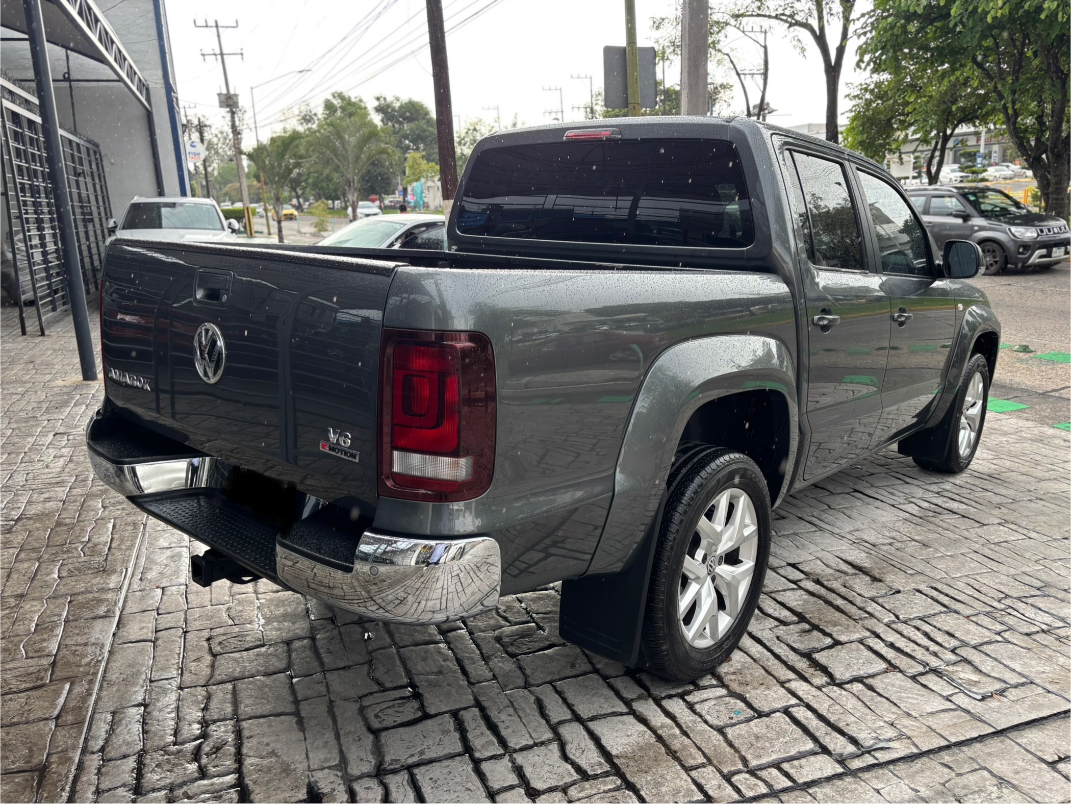Volkswagen Amarok 2022 HIGHLINE Automático Gris