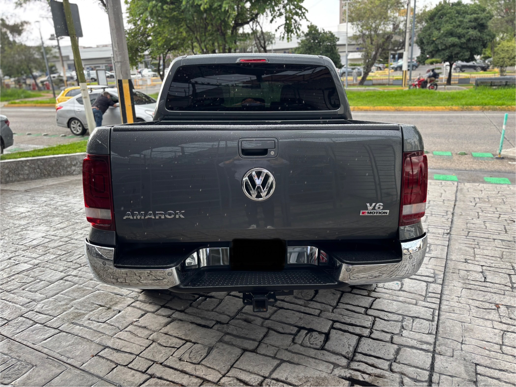 Volkswagen Amarok 2022 HIGHLINE Automático Gris