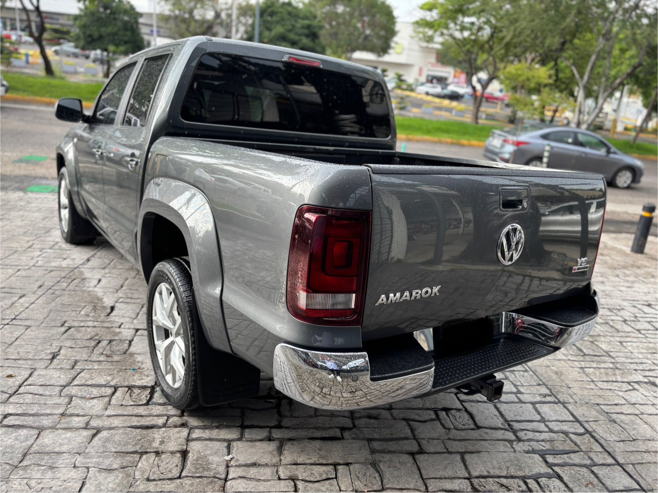 Volkswagen Amarok 2022 HIGHLINE Automático Gris
