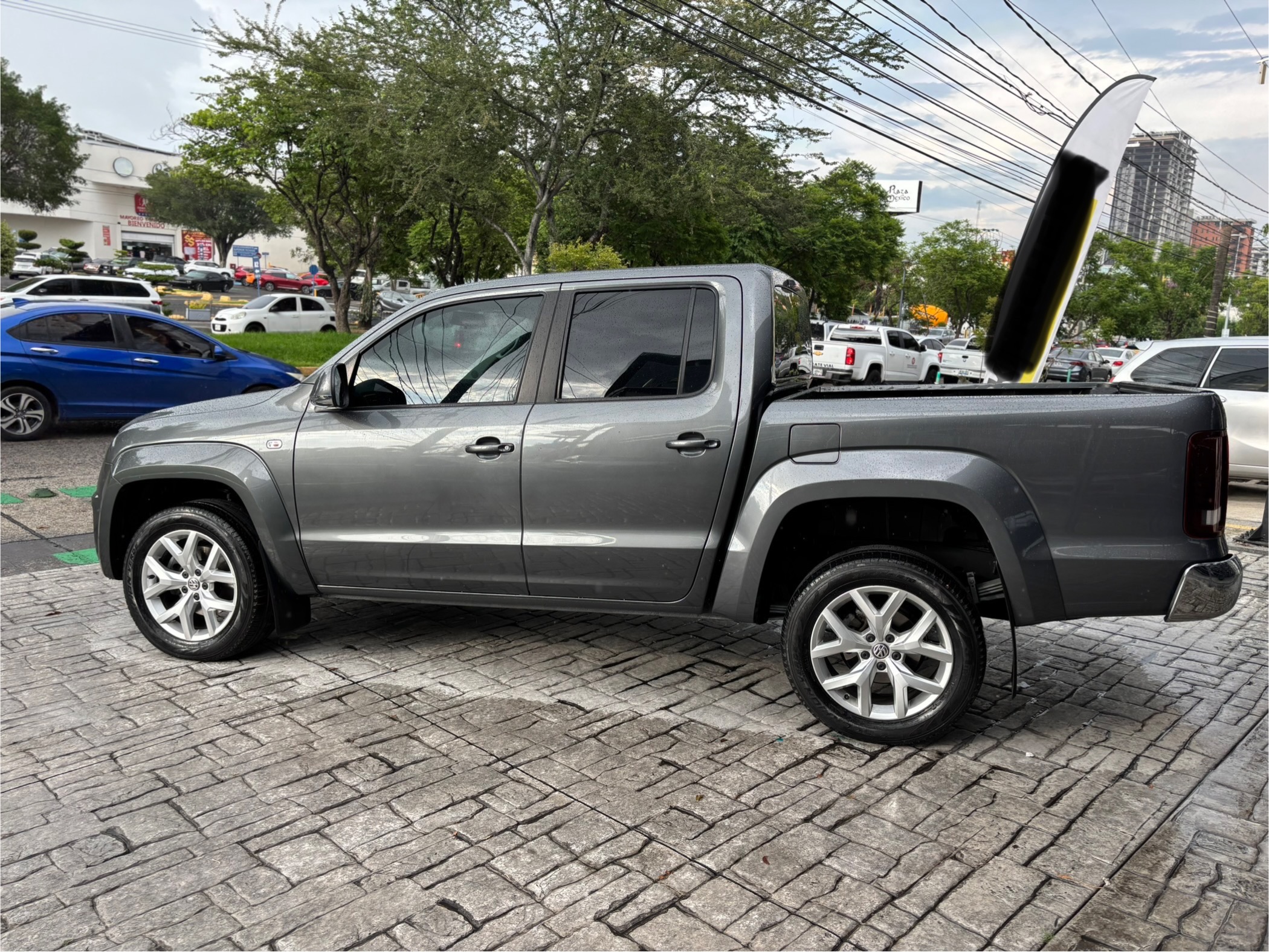 Volkswagen Amarok 2022 HIGHLINE Automático Gris