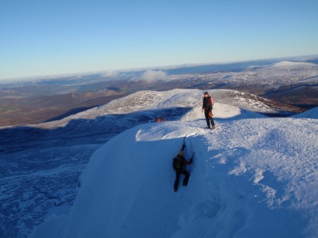 Topping out on Raeburn's Gully - Vertical Frontiers Topping out on Raeburn's Gully - Vertical Frontiers