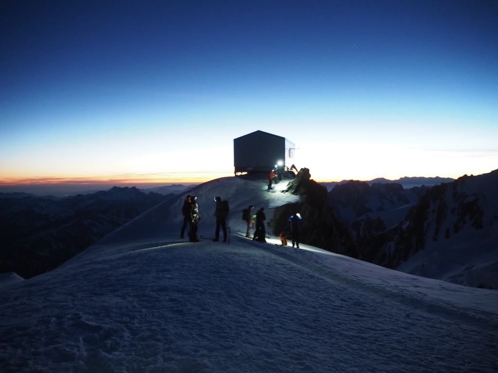 The emergency Vallot refuge on the Bosses ridge