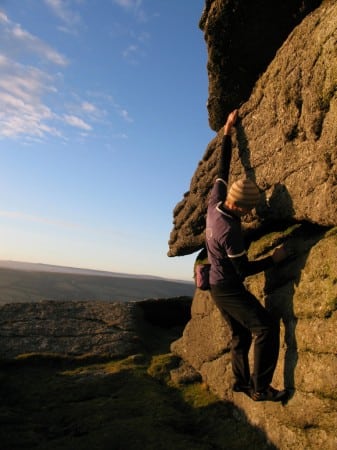 Vertical Frontiers - Tunhill rocks bouldering