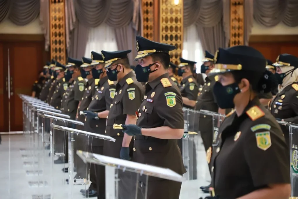 gaji 13 pns terdiri dari apa saja