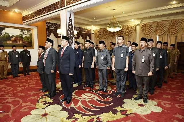 Jas pelantikan PNS