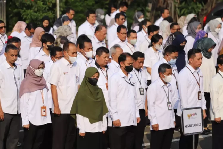 Baju PNS putih