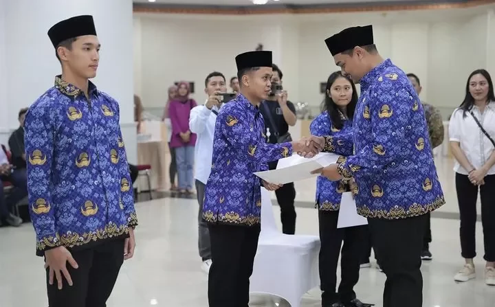 Baju PNS biru muda