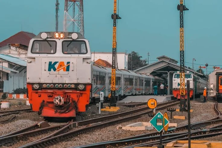 berapa gaji KAI kereta api