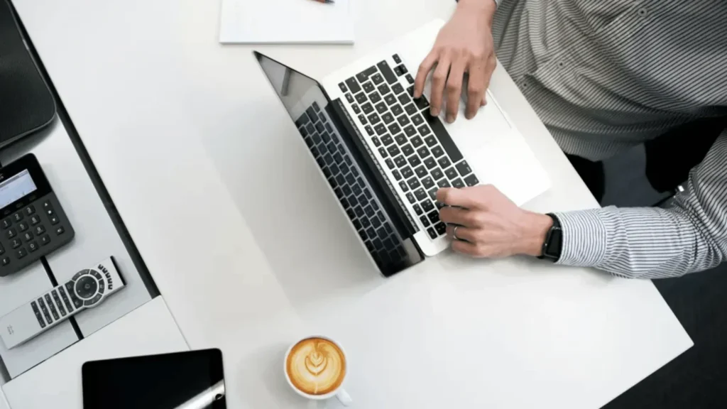 Berilah contoh BUMN di Indonesia 