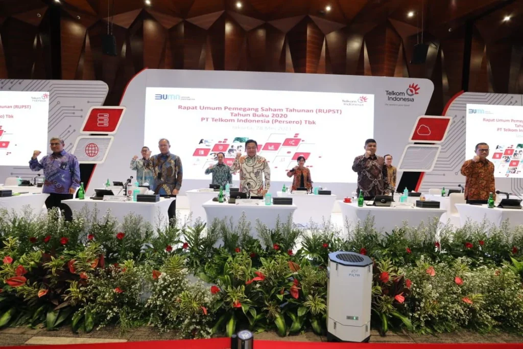 berapa gaji komisaris Telkom