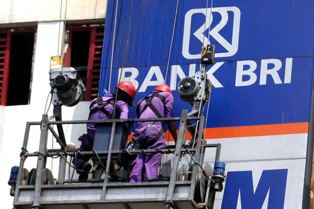 berapa gaji office boy di bank BRI