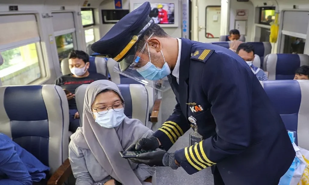 berapa gaji kondektur KAI