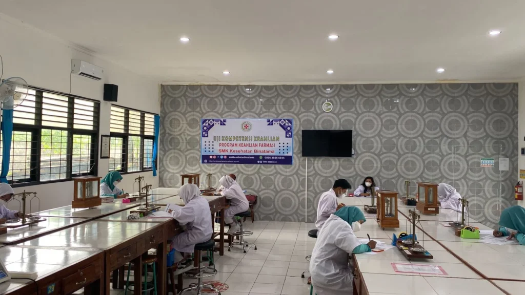 Apa Itu UKOM Farmasi?