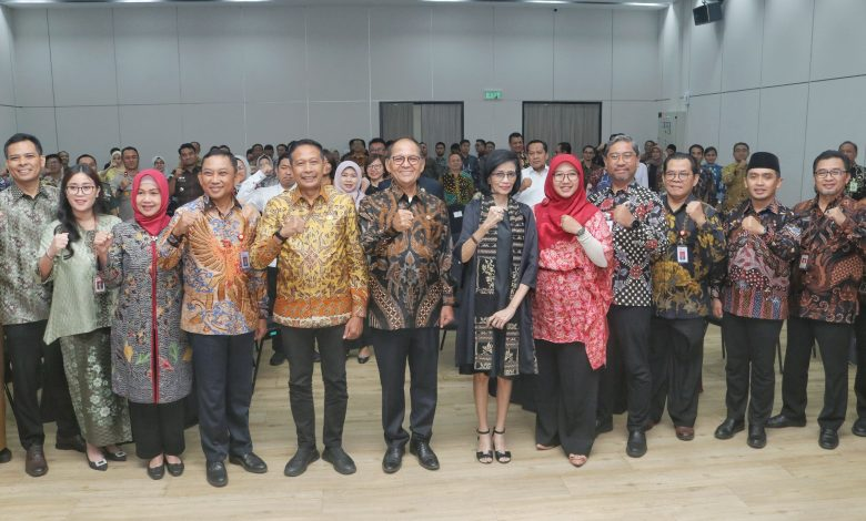 Perusahaan OJK Adalah Swasta atau Pemerintah? Ini Faktanya!