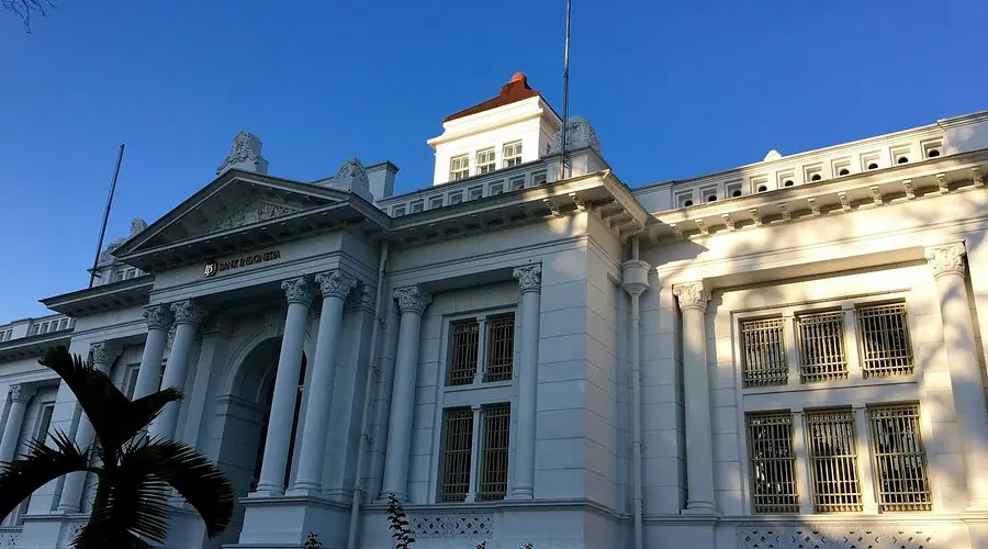 Perbedaan Bank Indonesia dan OJK