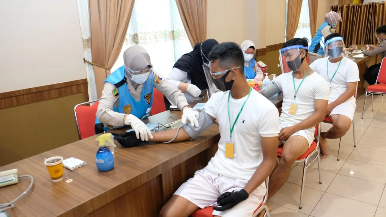 Tes Kesehatan dan “Pembunuh Senyap”: Gigi, Varikokel, dan Mata