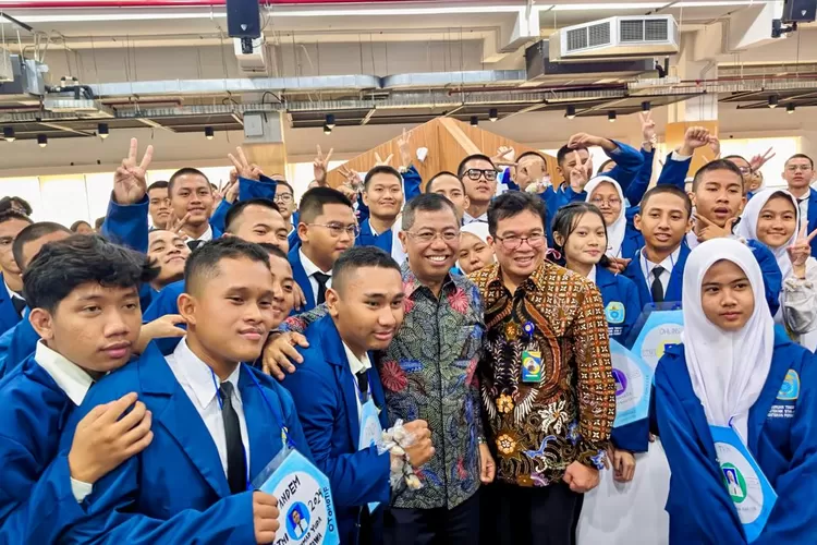 Apa Itu Sekolah Kedinasan Kementerian Perindustrian?