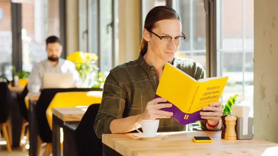 Konsisten Memperluas Kosakata