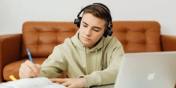 Perbedaan TOEIC dan TOEFL