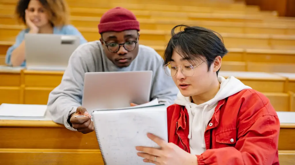 Contoh Perkenalan Diri Bahasa Inggris : Kalimat yang Benar, Cara Pengucapan, dan Contoh Lengkap