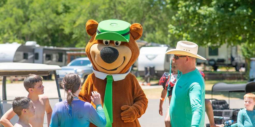 Yogi Bear™ meeting some campers at the Camp-Resort.