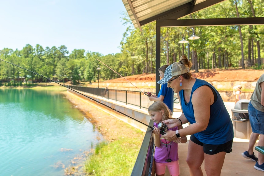 Travel with the family and spend some time discovering the wonders of Jellystone Park™!