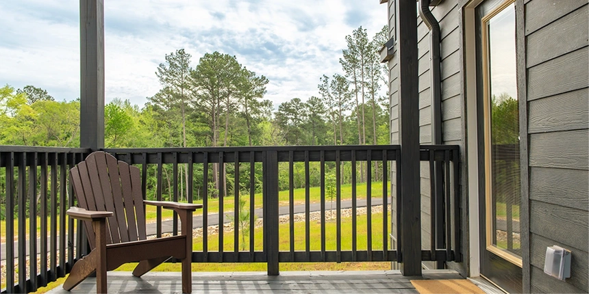 Oak Trail Cabins covered porch. 