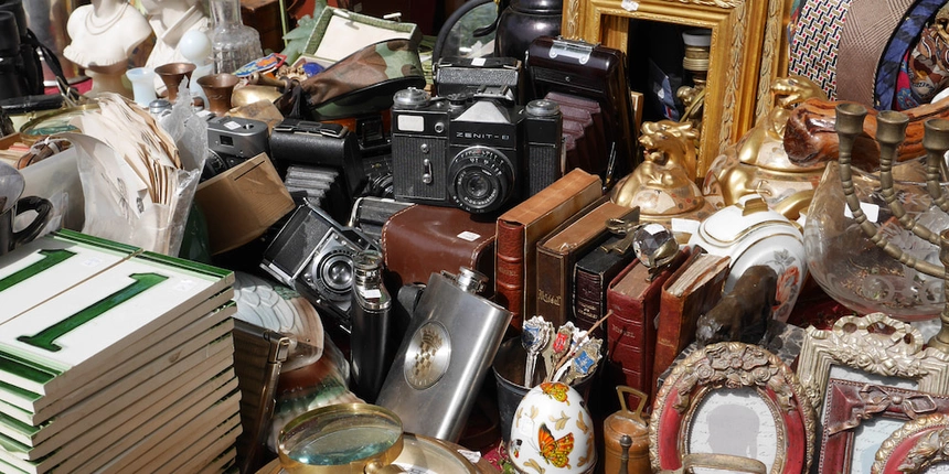 Find new treasures at the flea market!