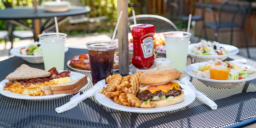 Grab a delicious bite to eat at one of our 3 on-site food areas at our Ohio Campground.