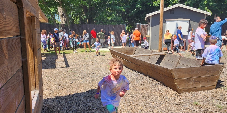 Kids during the color fun run during color craze