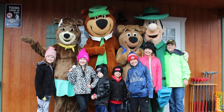 An unforgettable time with Yogi Bear™ and friends!