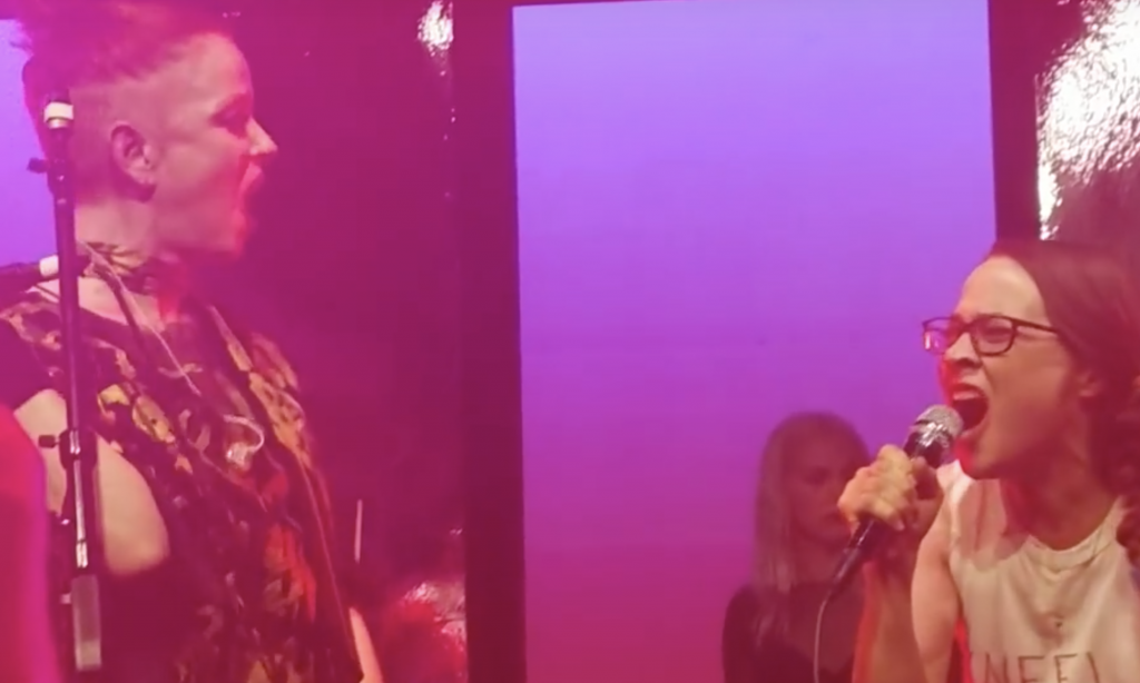 This Shirley Manson And Fiona Apple Performance Will Give You Goosebumps