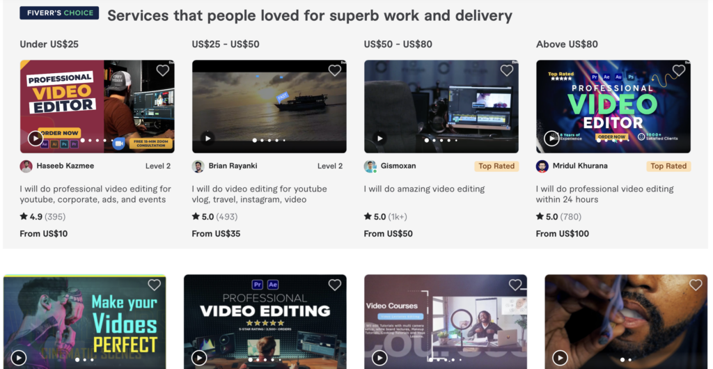 Você pode contratar freelancers em plataformas como o Fiverrr. Dessa forma, você pode vender vídeos on-line com mais eficiência
