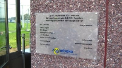 Plexi gedenkplaat, plexiglas inhuldigingsplaat of acrylaat herdenkingsplaat graveren met teksten, logo's, foto's voor een inhuldiging, gedenking of herdenking.