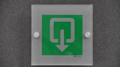 Plexi pictogrammen of plexiglas veiligheidspictogrammen voor veiligheidssignalisatie van gebouw in orde te brengen.