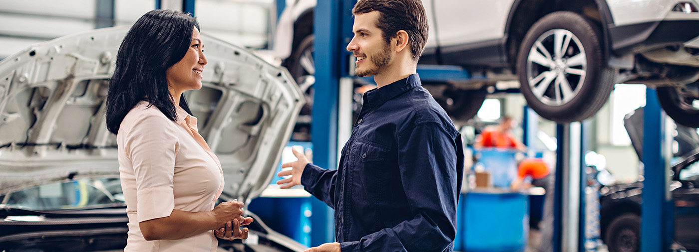 lady talking to mechanic about her car